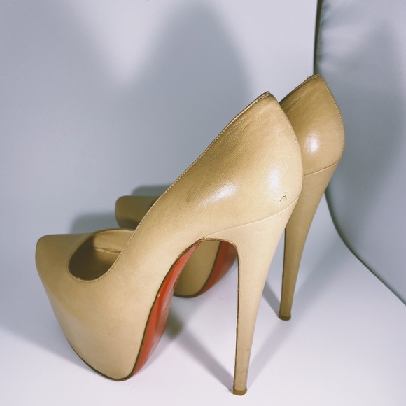 Christian Louboutin Daffodil Heels in Nude - Picture 3 of 6